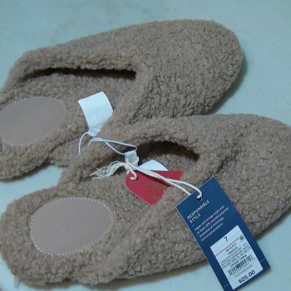 Universal Thread Women's Tan / Kyler Faux Fur Fuzzy Closed Toe Slippers (7)